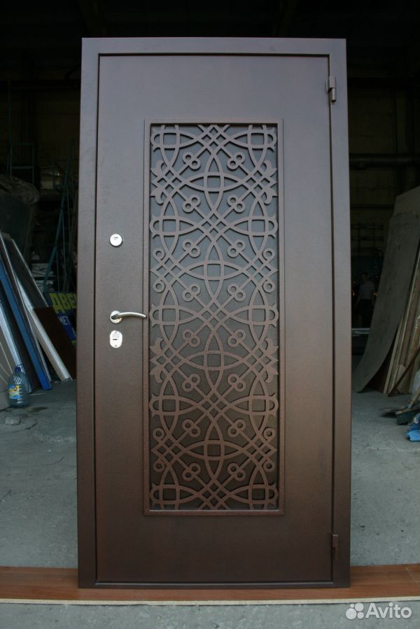 Орнамент на входную дверь. Двери с перфорацией. Перфорированные двери. Рисунок на металлической двери. Плазменная резка в интерьере.