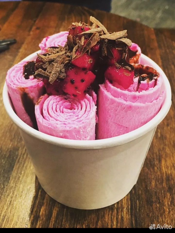 Roll ice жареное мороженое. Запеченное мороженое. Тайское жареное ролл мороженое. Тайское ролл мороженое ролл. Десерт жареное мороженое.