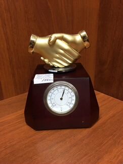 Часы настольные барометр термометр «рукопожатие»