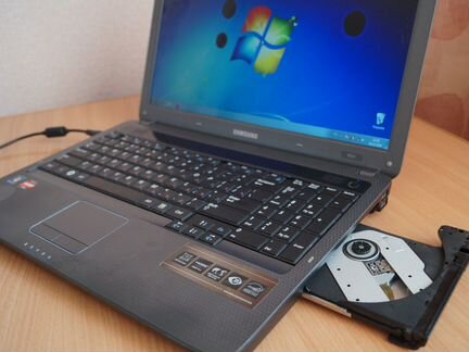 Ноутбук SAMSUNG NP-R525-JS03RU