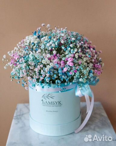 Букет из цветной гипсофилы в коробке от