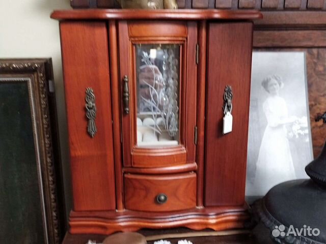 Шкатулка-шкафчик для ювелирных украшений