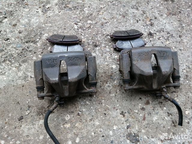 Суппорт тормозной передний Toyota Mark 2 100