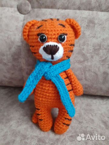 Вязаная игрушка тигр