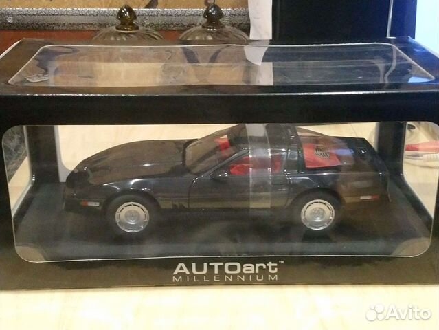 Модель автомобиля Chevrolet Corvette C4 1:18