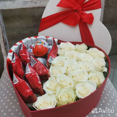 Коробка сердце с розами и киндерами