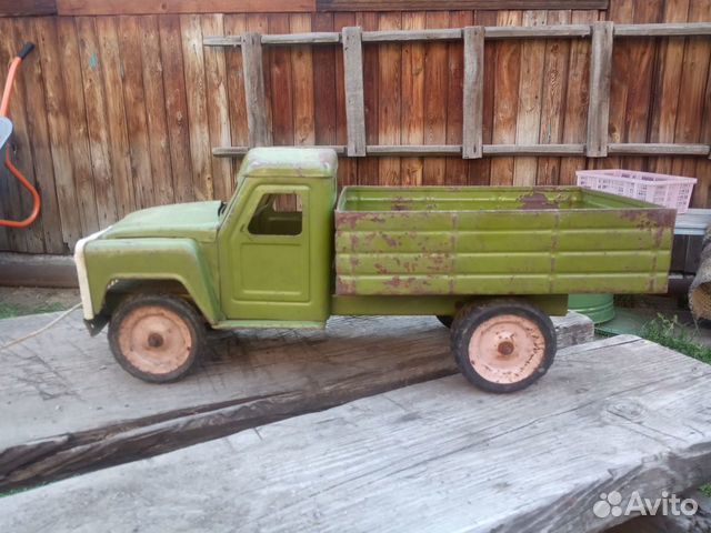 Игрушка машинка железная