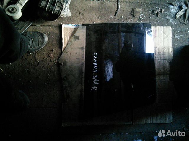 Стекло заднее правое Рено символ