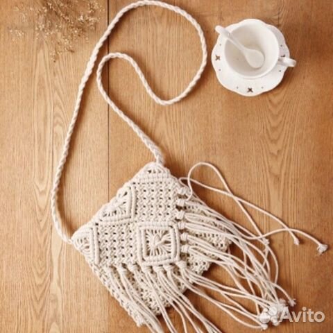 Сумочка на длинном ремешке