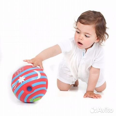 Тюмень батуты скатывается с горки в шарики. Мячик для тенниса. Катя мячики. Малыш с мячом. Катя мячики.