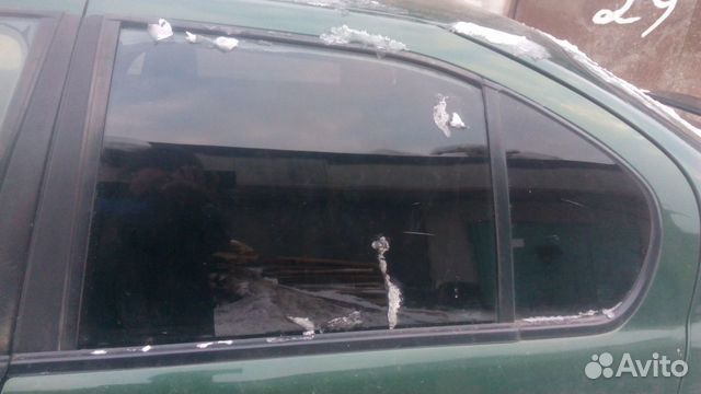 Стекло задней левой двери Nissan Primera p11 Стекло задней левой двери Nissan Primera p11