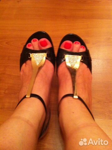 Чёрные лаковые нарядные босоножки 38р