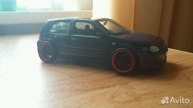 Volkswagen Golf R32 1:24