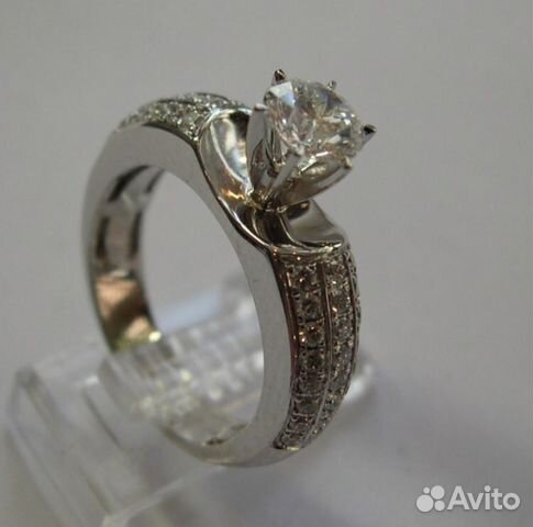 Золотое обручальное кольцо с бриллиантом Золотое обручальное кольцо с бриллиантом