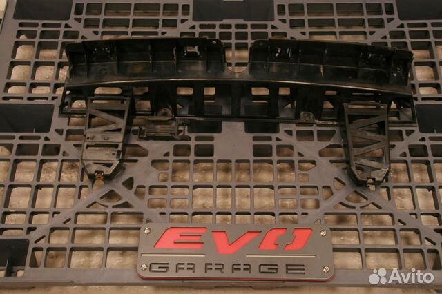 Кронштейны заднего бампера BMW X5 E70 Кронштейны заднего бампера BMW X5 E70