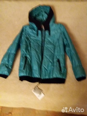 Яркая новая куртка женская с капюшоном размер 52 Яркая новая куртка женская с капюшоном размер 52