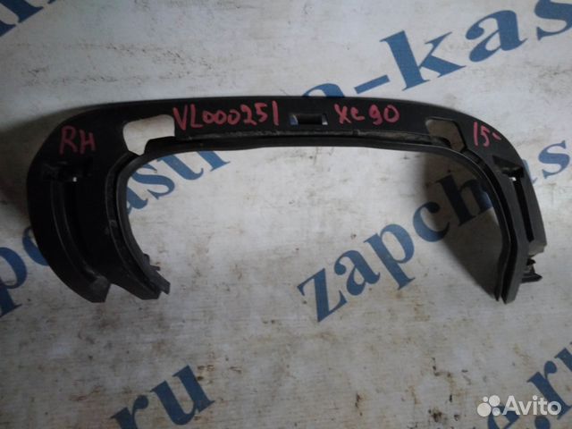 Кронштейн насадки глушителя правый Volvo XC90 Кронштейн насадки глушителя правый Volvo XC90
