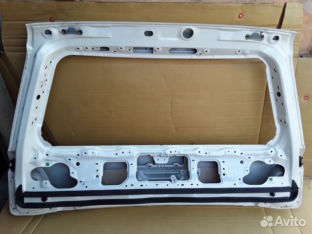 Дверь багажника Toyota LandCruiser 200