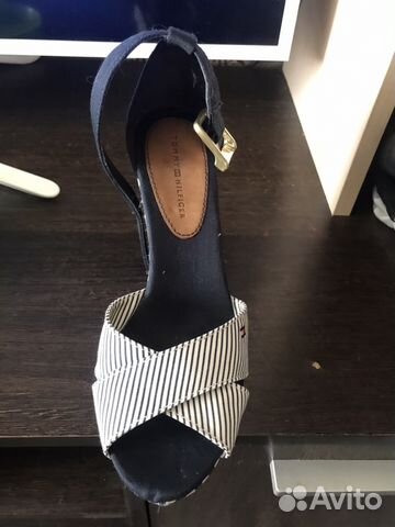 Босоножки на танкетке. 37р. Tommy Hilfiger Босоножки на танкетке. 37р. Tommy Hilfiger