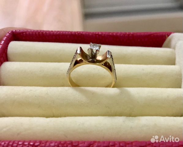 Золотое кольцо с бриллиантами Золотое кольцо с бриллиантами