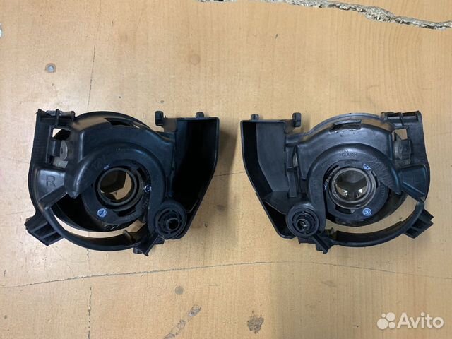 Фара противотуманная левая правая Subaru Forester Фара противотуманная левая правая Subaru Forester