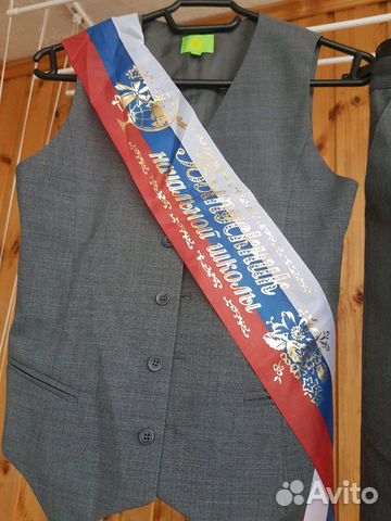 Школьная форма. Жилет и двое брюк. Длина брюк 86 с Школьная форма. Жилет и двое брюк. Длина брюк 86 с