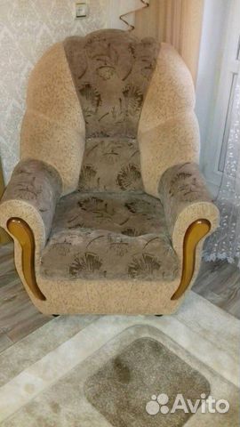 Диван с двумя креслами