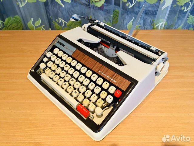 Печатная (Пишущая) машинка «Brother De Luxe 1350» Печатная (Пишущая) машинка «Brother De Luxe 1350»