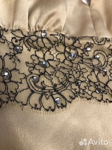 Платье с кружевом и открытой спиной Платье с кружевом и открытой спиной