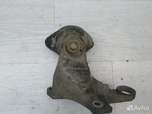 Опора кпп правая 8D0399108R VW Passat (B5) 2000-20
