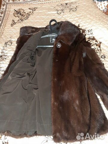 Шуба норковая с капюшоном из цельного меха Шуба норковая с капюшоном из цельного меха