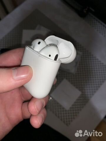 Беспроводные наушники AirPods