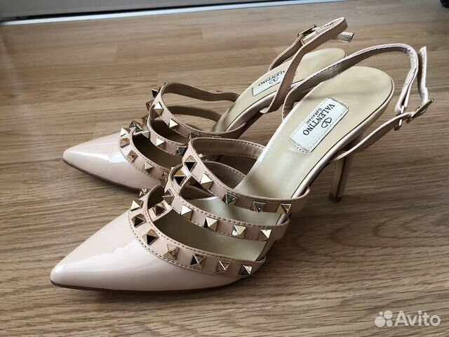 Новые босоножки Valentino Garavani Rockstud Новые босоножки Valentino Garavani Rockstud