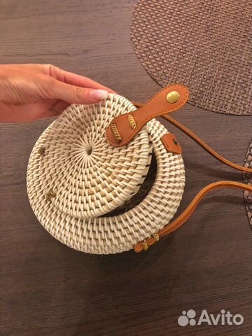 Летняя сумка из ротанга