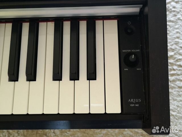 Цифровое пианино Yamaha Arius YDP-142 Цифровое пианино Yamaha Arius YDP-142