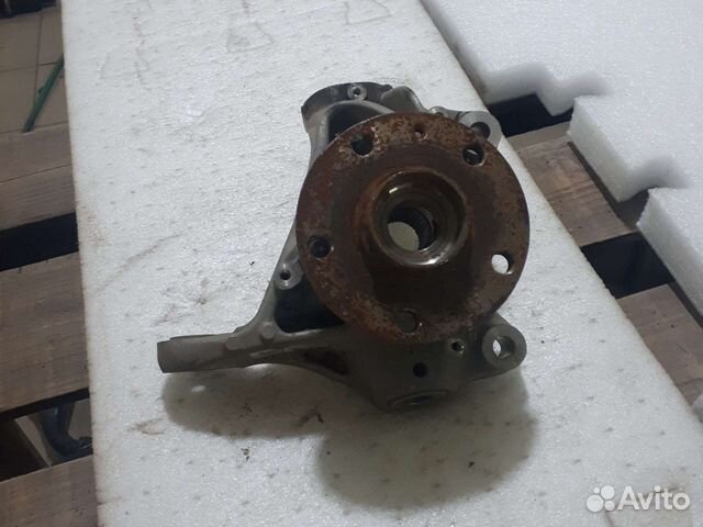 Поворотный кулак передний правый Octavia A7