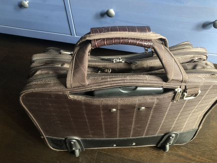 Дорожная сумка Summit на колесах и ручкой