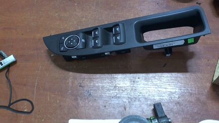 Кнопка (выключатель), Стеклоподъемника (блок кнопо