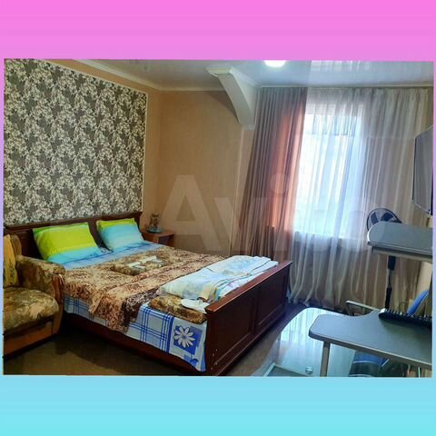 Комната 37 м² в 9-к., 1/3 эт.