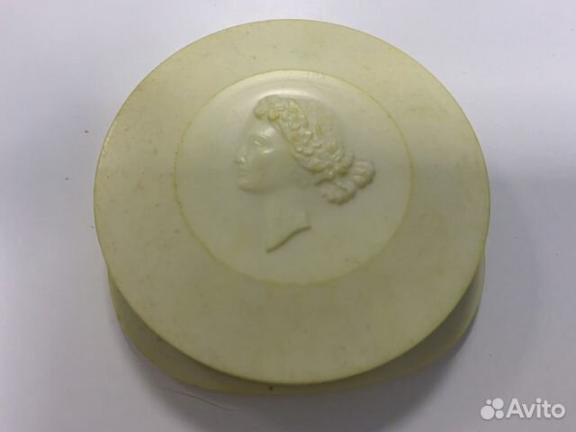 Пудра компактная «Флора» Алые Паруса. СССР 1976 г