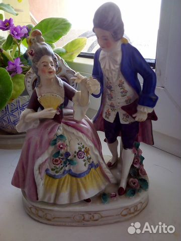 Фарфоровая статуэтка 