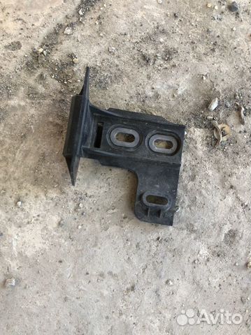 Кронштейн бампера пластиковый Audi A8 D4 4H0807140