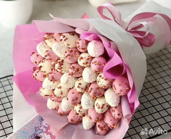 Съедобные букеты из клубники в шоколаде