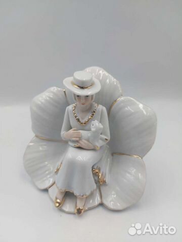 Статуэтка винтаж фарфор 
