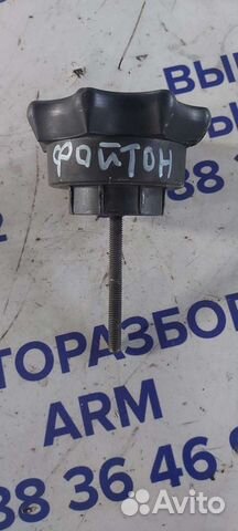 Болт крепление запасного колеса на Volkswagen Phae