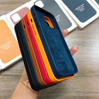 Кожаный чехол на iPhone 12