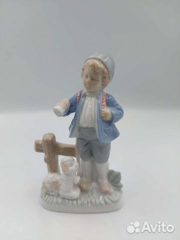 Фарфоровая статуэтка 