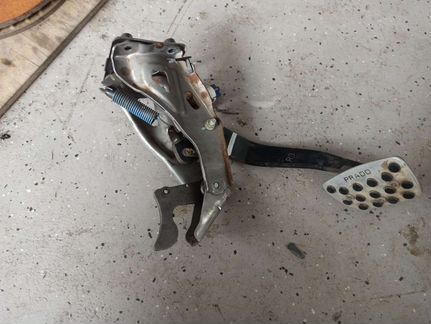 Педаль тормозная Toyota Prado 120