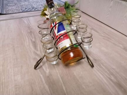 Подставка для бутылки и рюмок