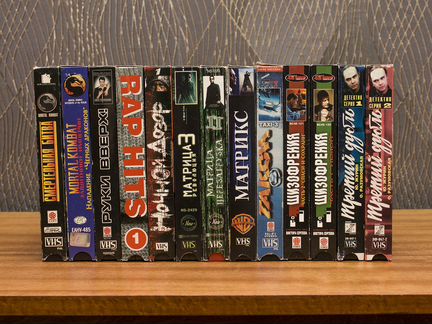 VHS-кассеты с кино- и мультфильмами